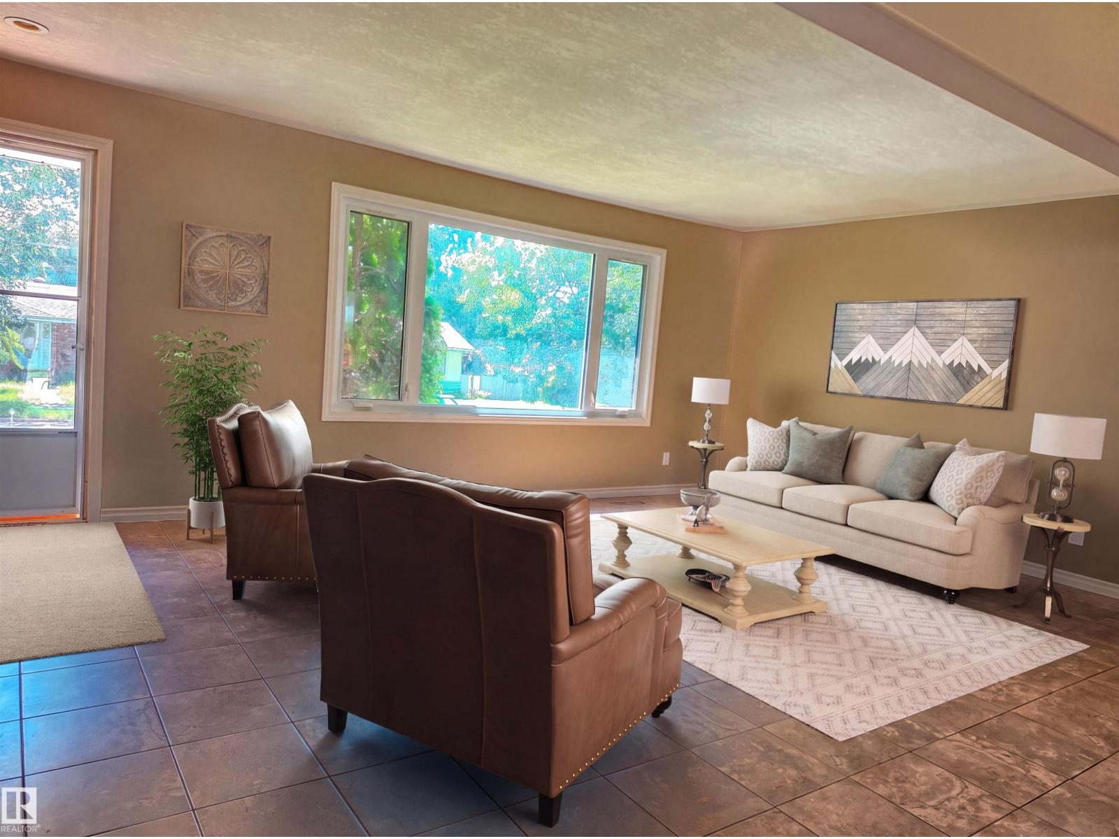3822 114 Av Nw Property Photo 3