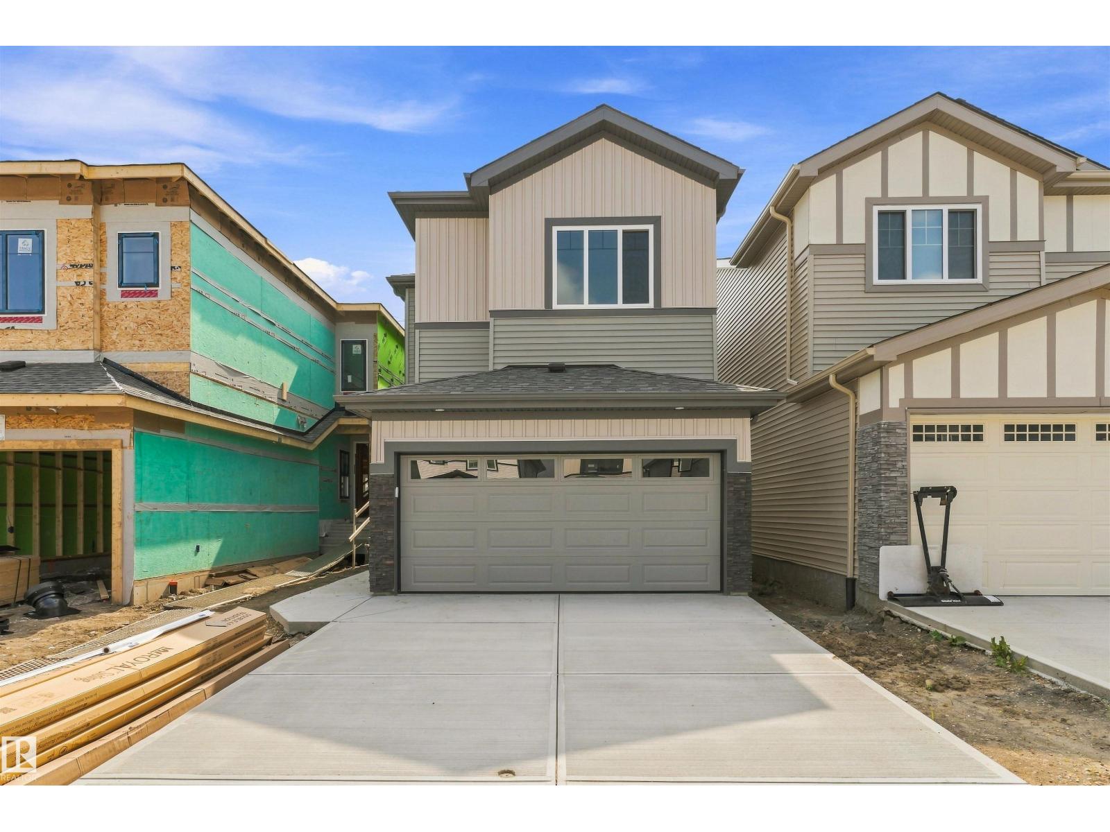 8815 181 AV NW