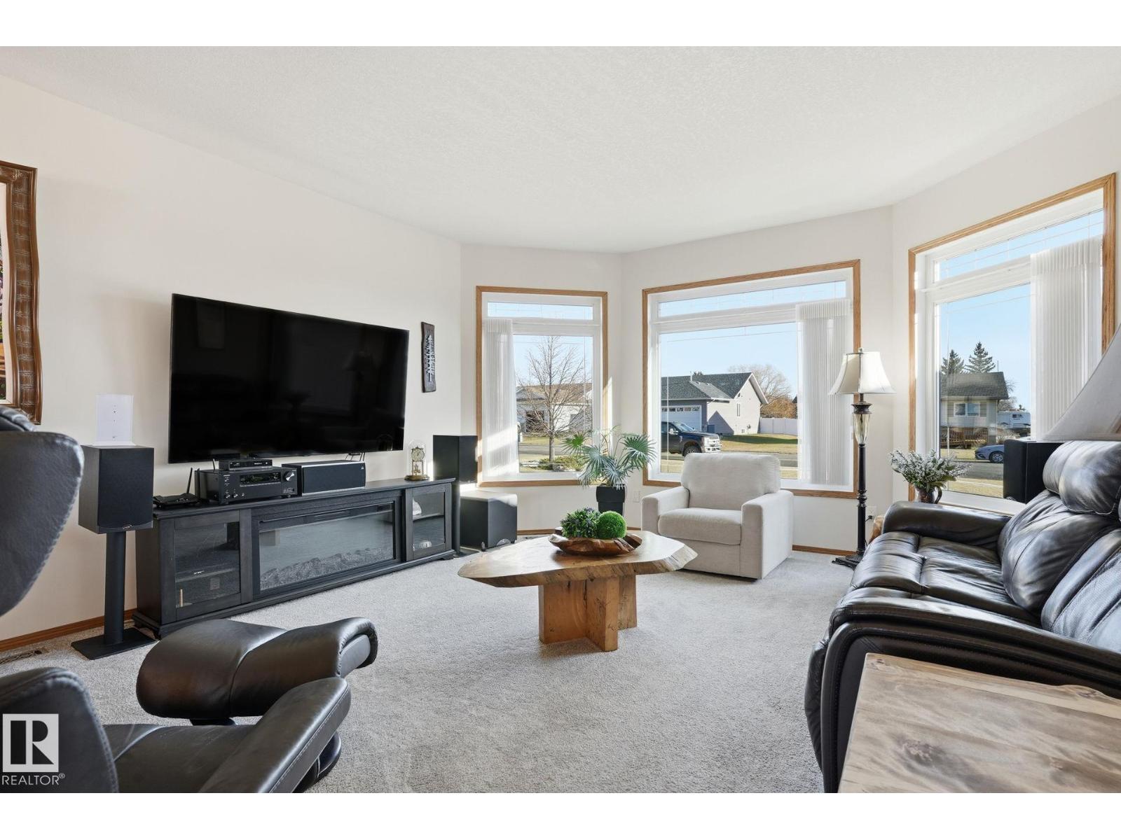 5002 58 St Property Photo 1