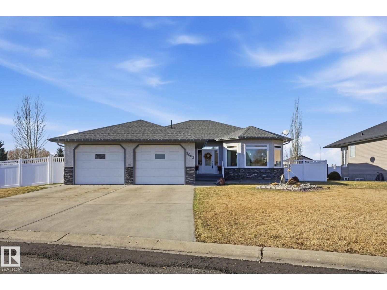 5002 58 St Property Photo 2