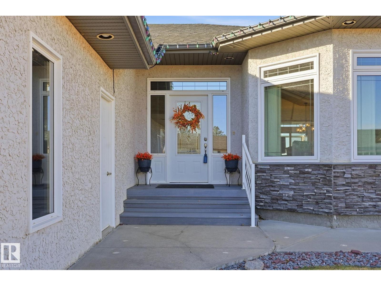 5002 58 St Property Photo 3