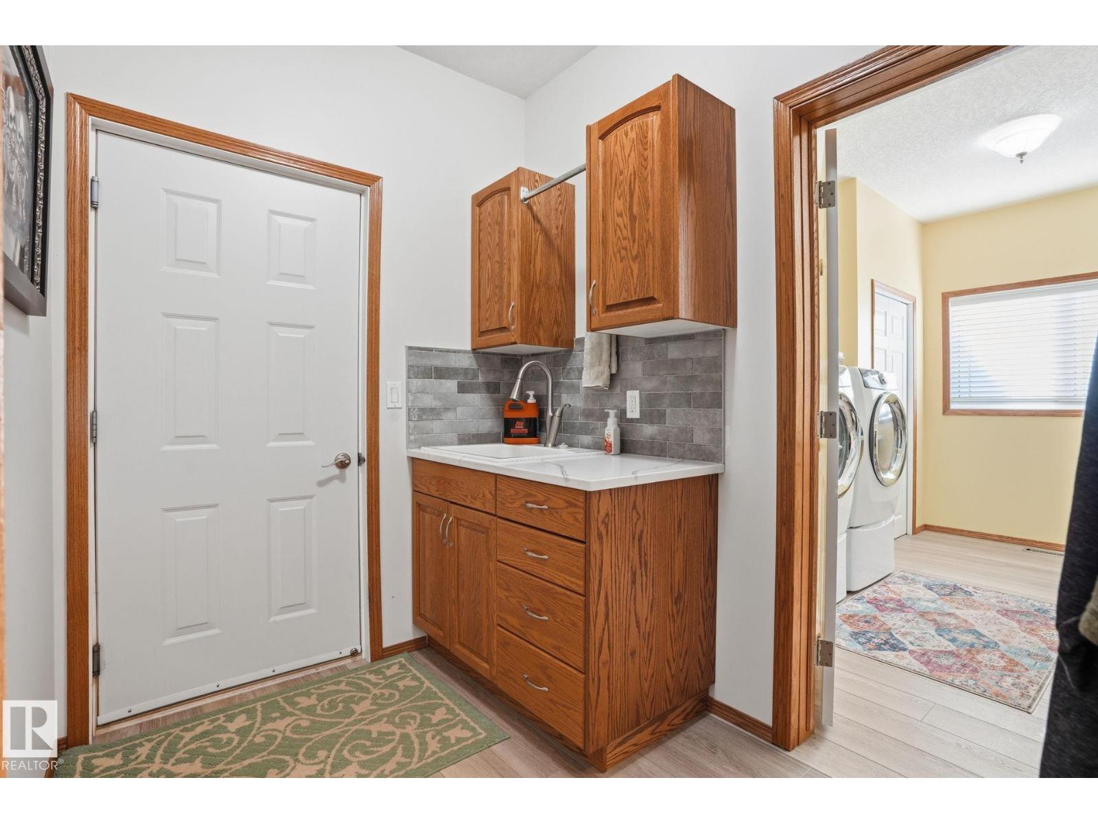 5002 58 St Property Photo 17