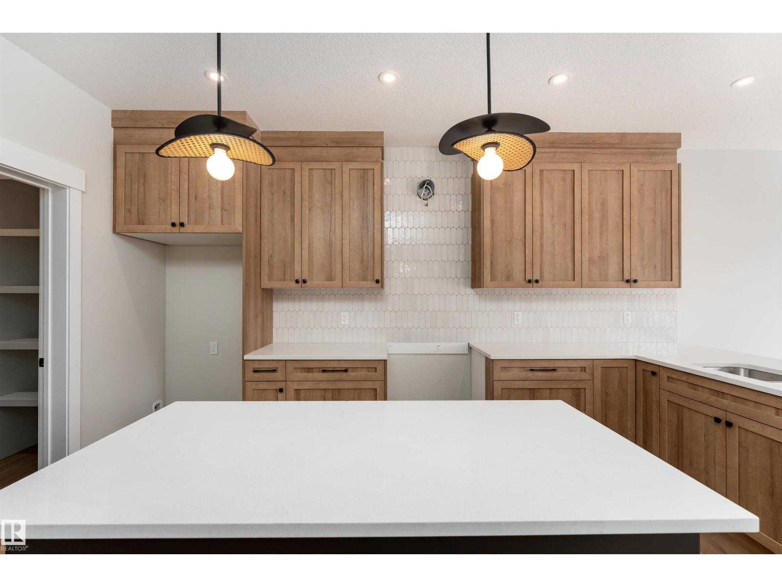 10 Gable Cm Property Photo 8