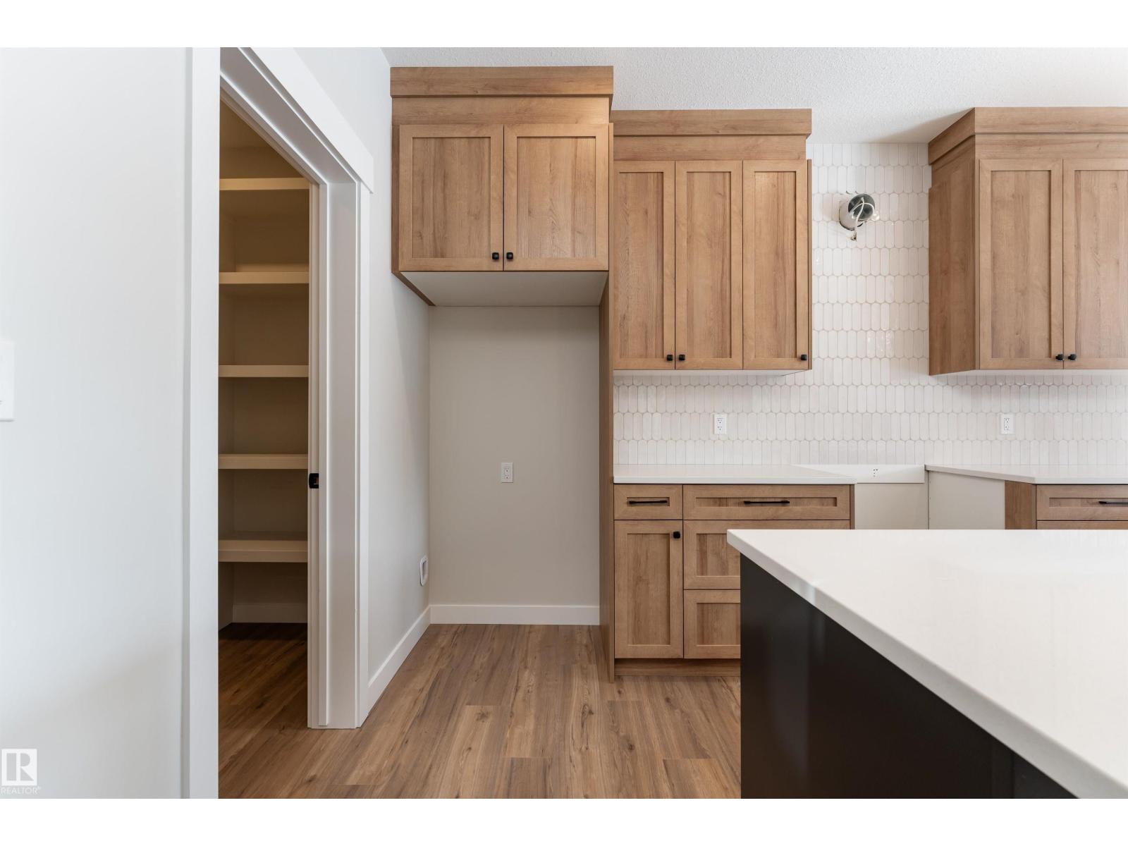 10 Gable Cm Property Photo 15