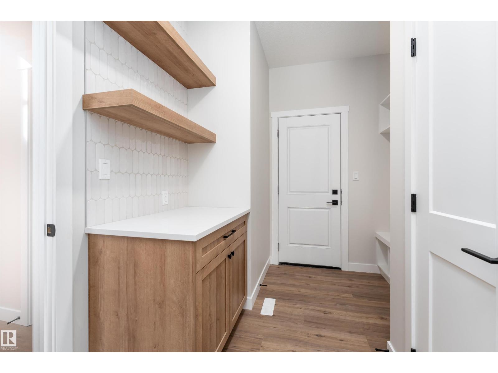 10 Gable Cm Property Photo 18