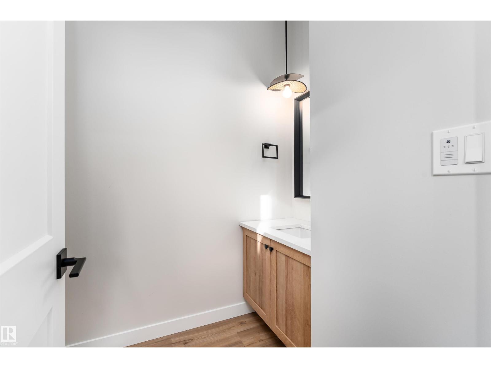 10 Gable Cm Property Photo 24
