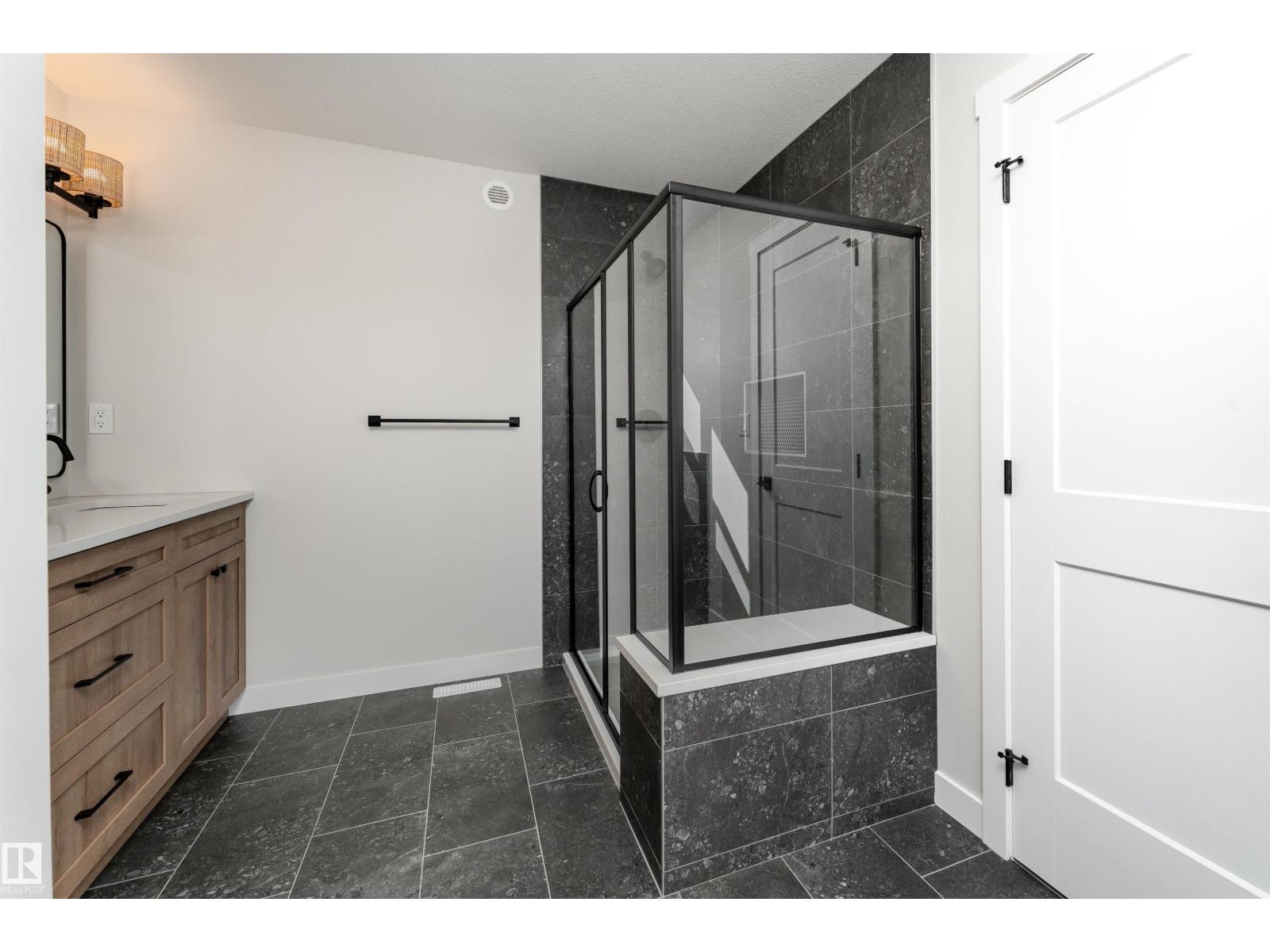 10 Gable Cm Property Photo 38