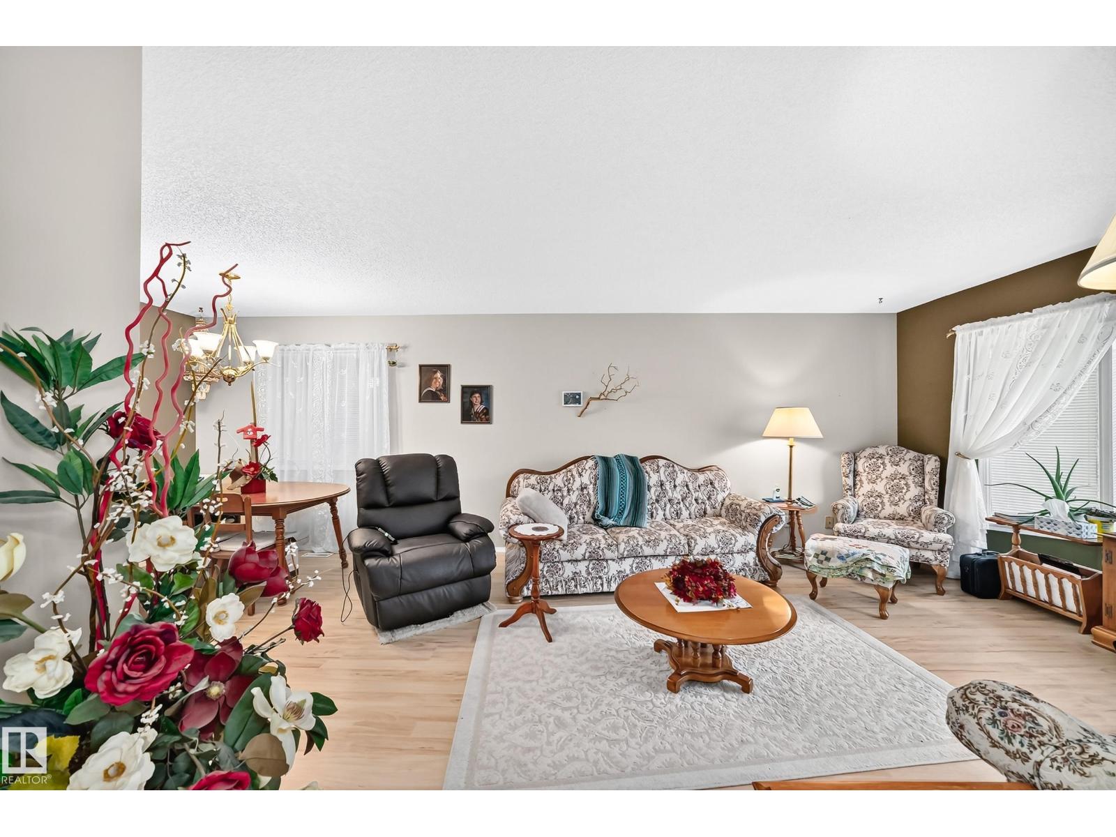 4319 27 St Nw Property Photo 2