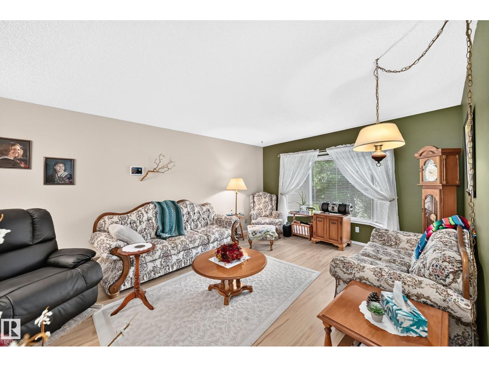 4319 27 St Nw Property Photo 4