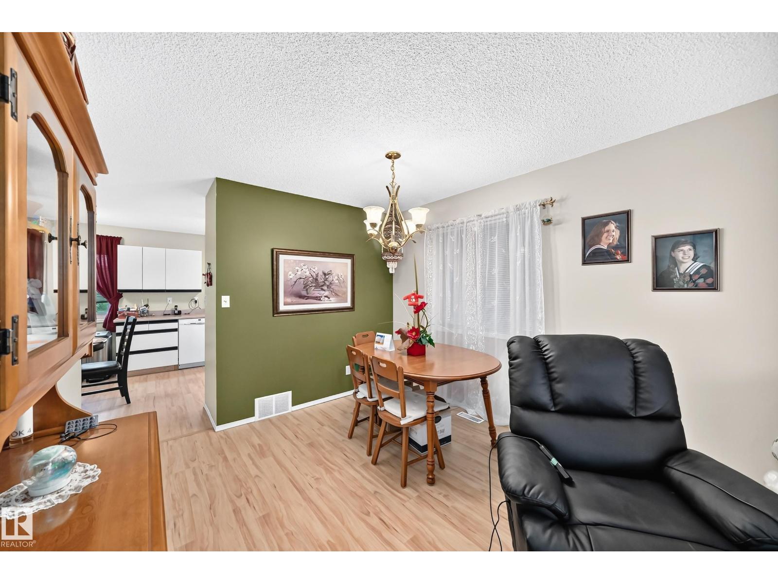 4319 27 St Nw Property Photo 5