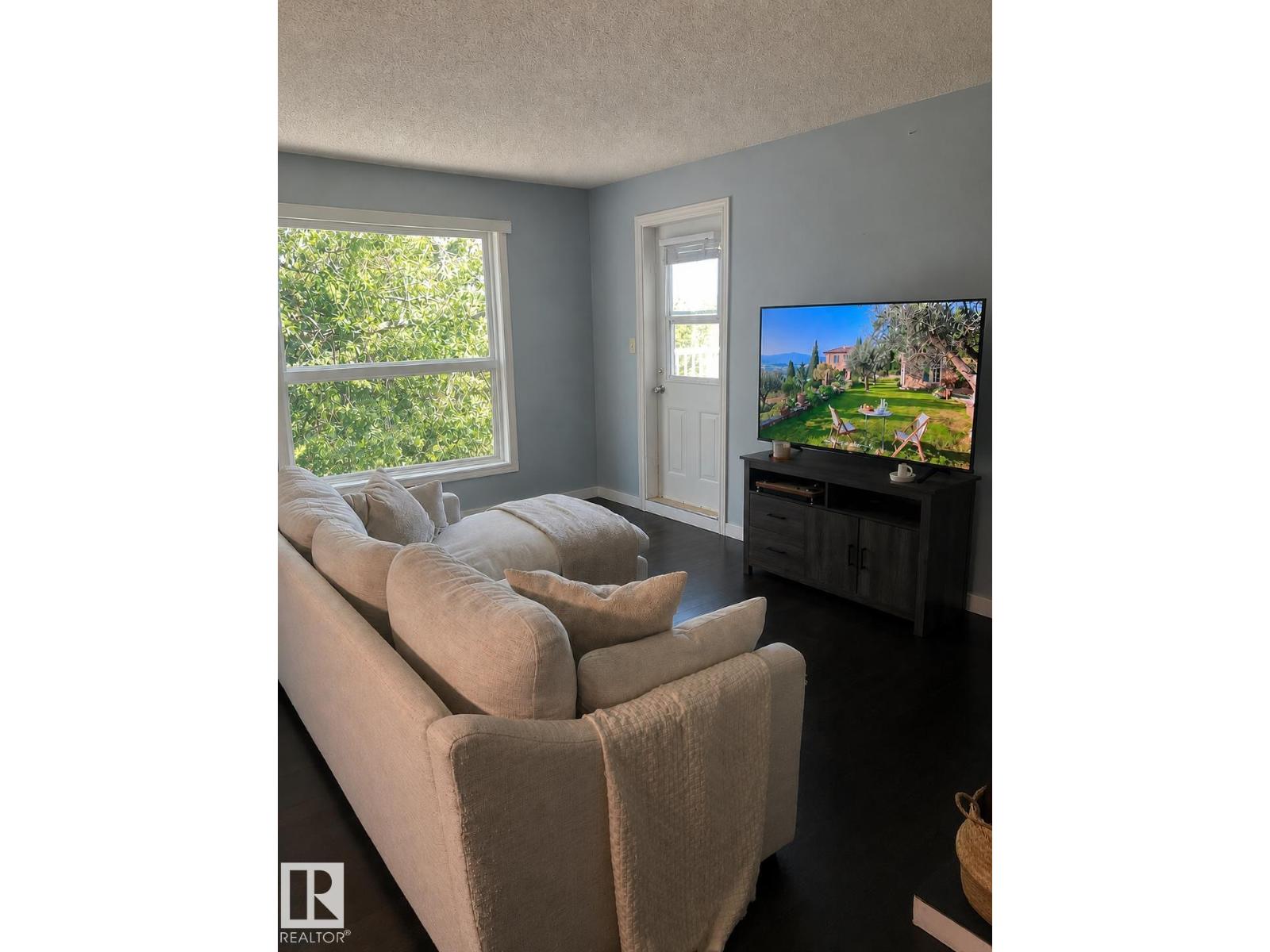 #310 60 Alpine Pl Property Photo 3