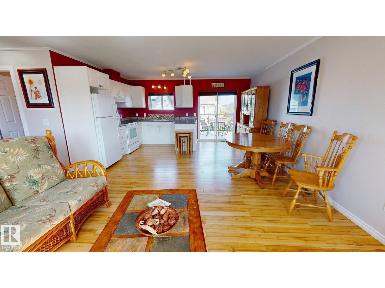4825 55 St Property Photo 3