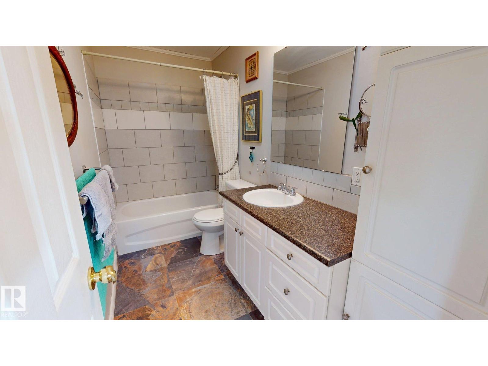 4825 55 St Property Photo 6
