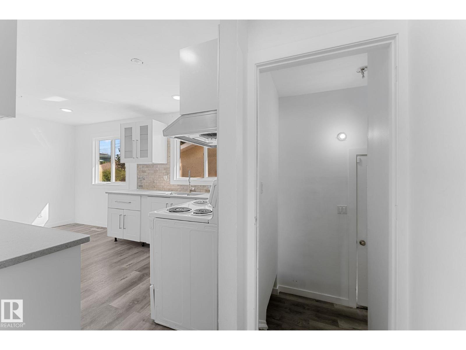 7823 136 Av Nw Property Photo 8