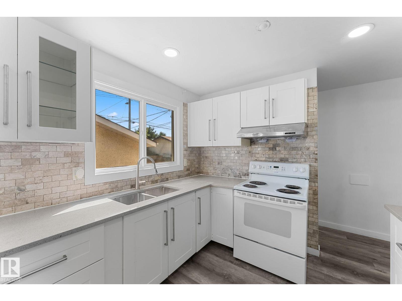 7823 136 Av Nw Property Photo 11