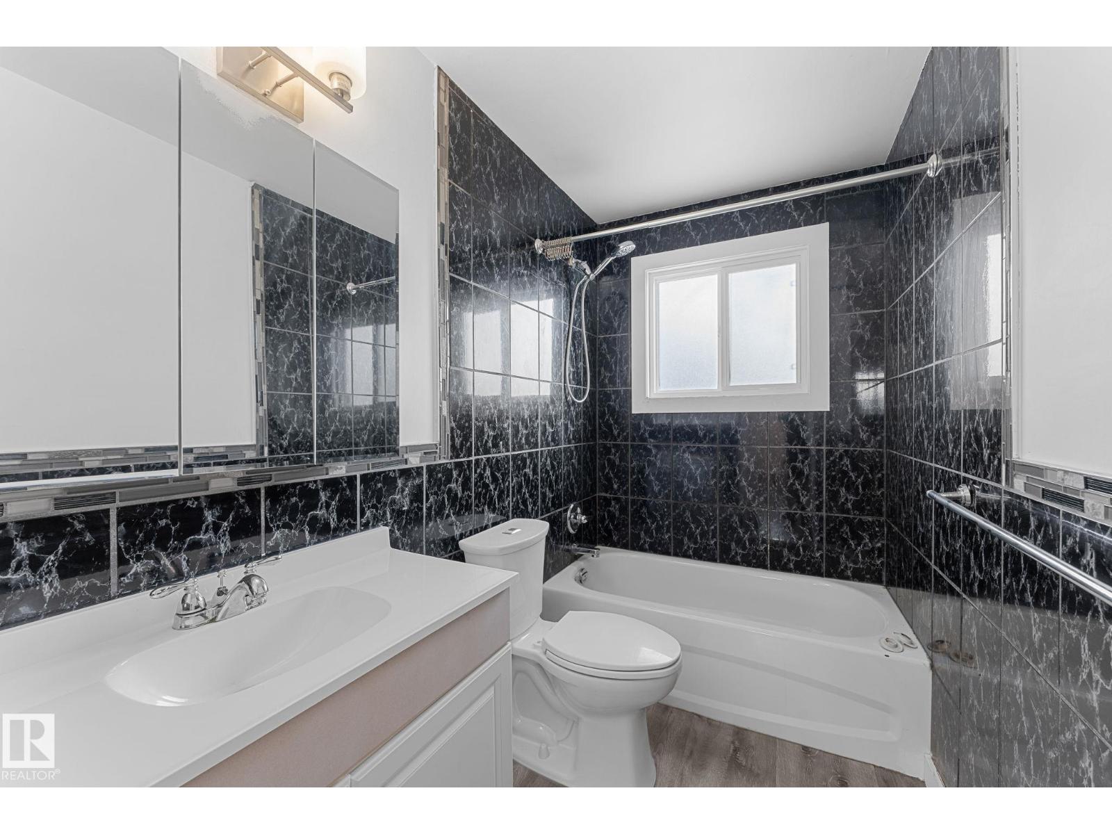 7823 136 Av Nw Property Photo 16