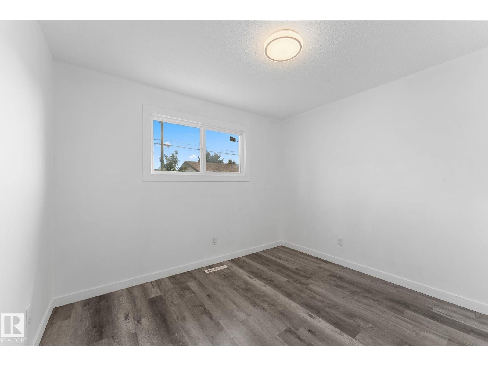 7823 136 Av Nw Property Photo 18