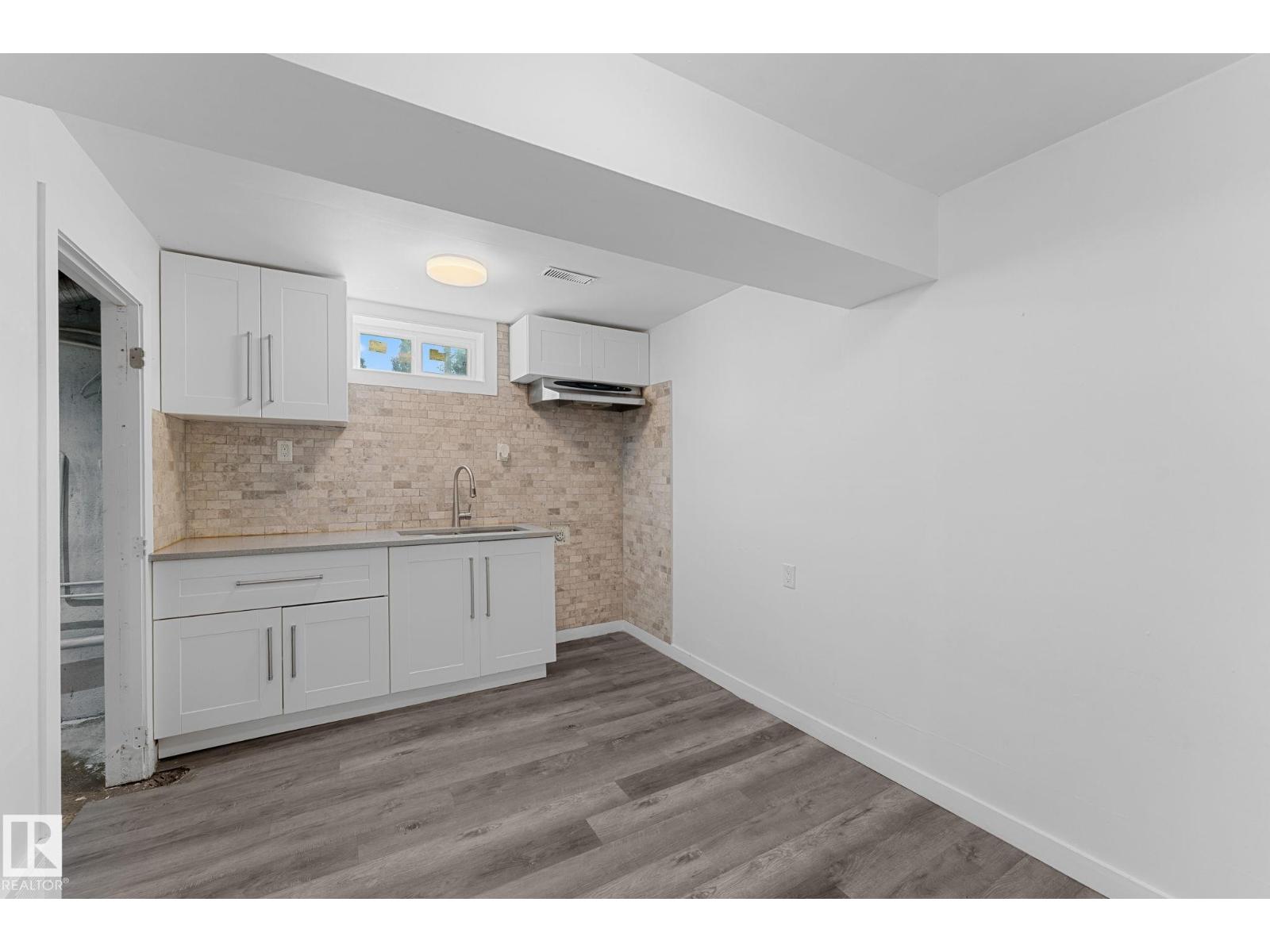 7823 136 Av Nw Property Photo 22