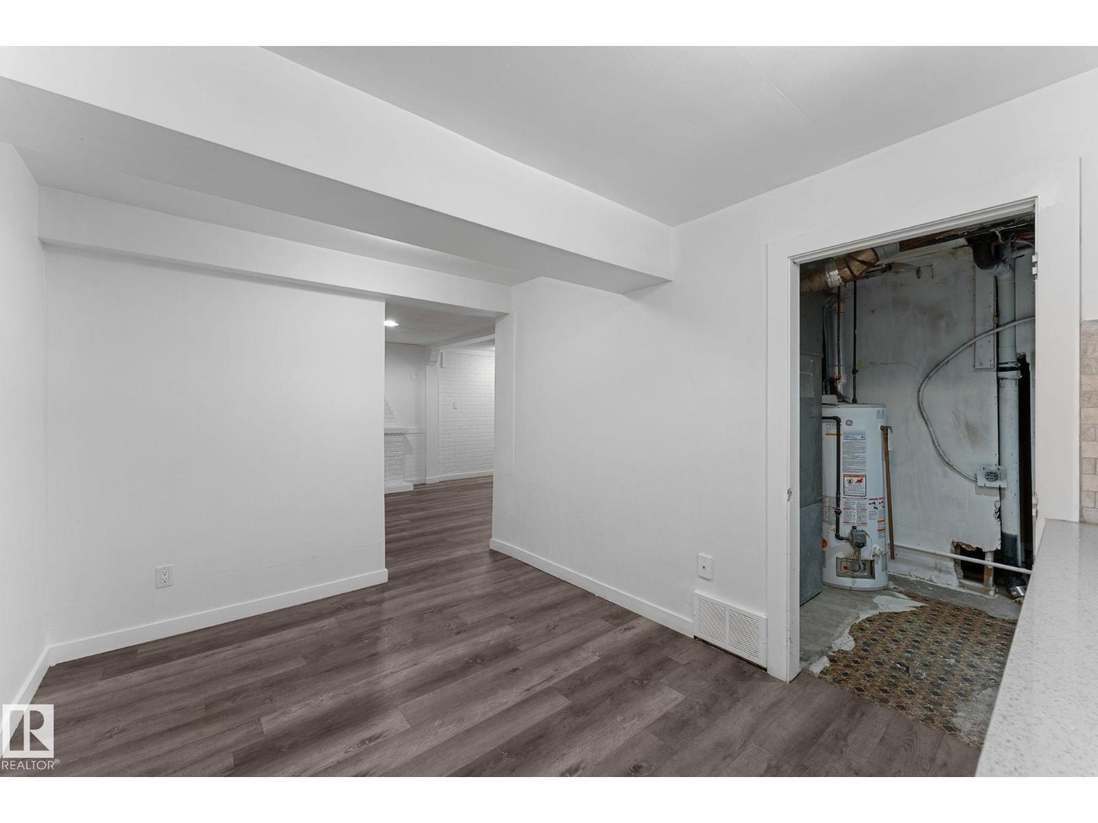 7823 136 Av Nw Property Photo 30