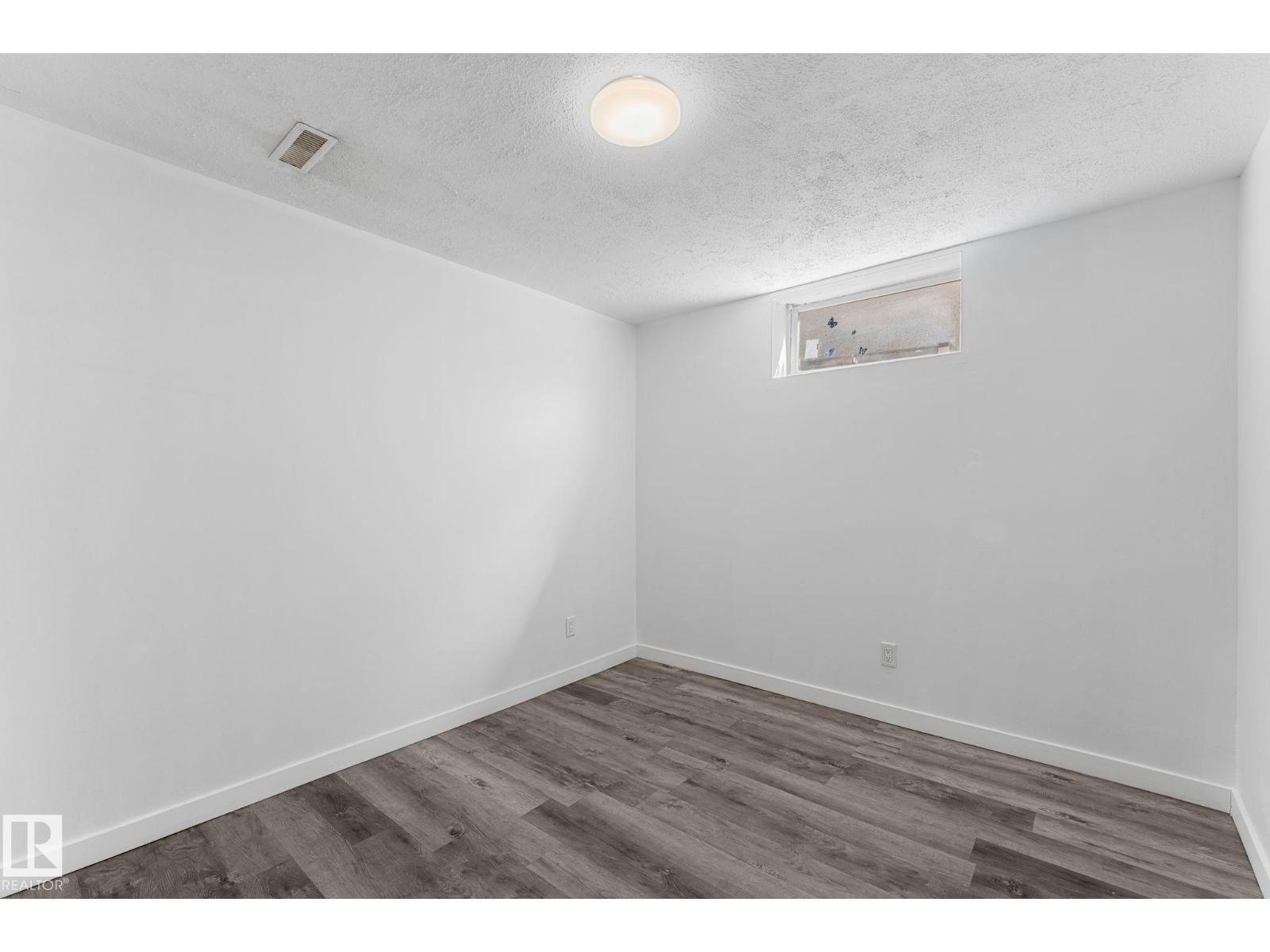 7823 136 Av Nw Property Photo 33