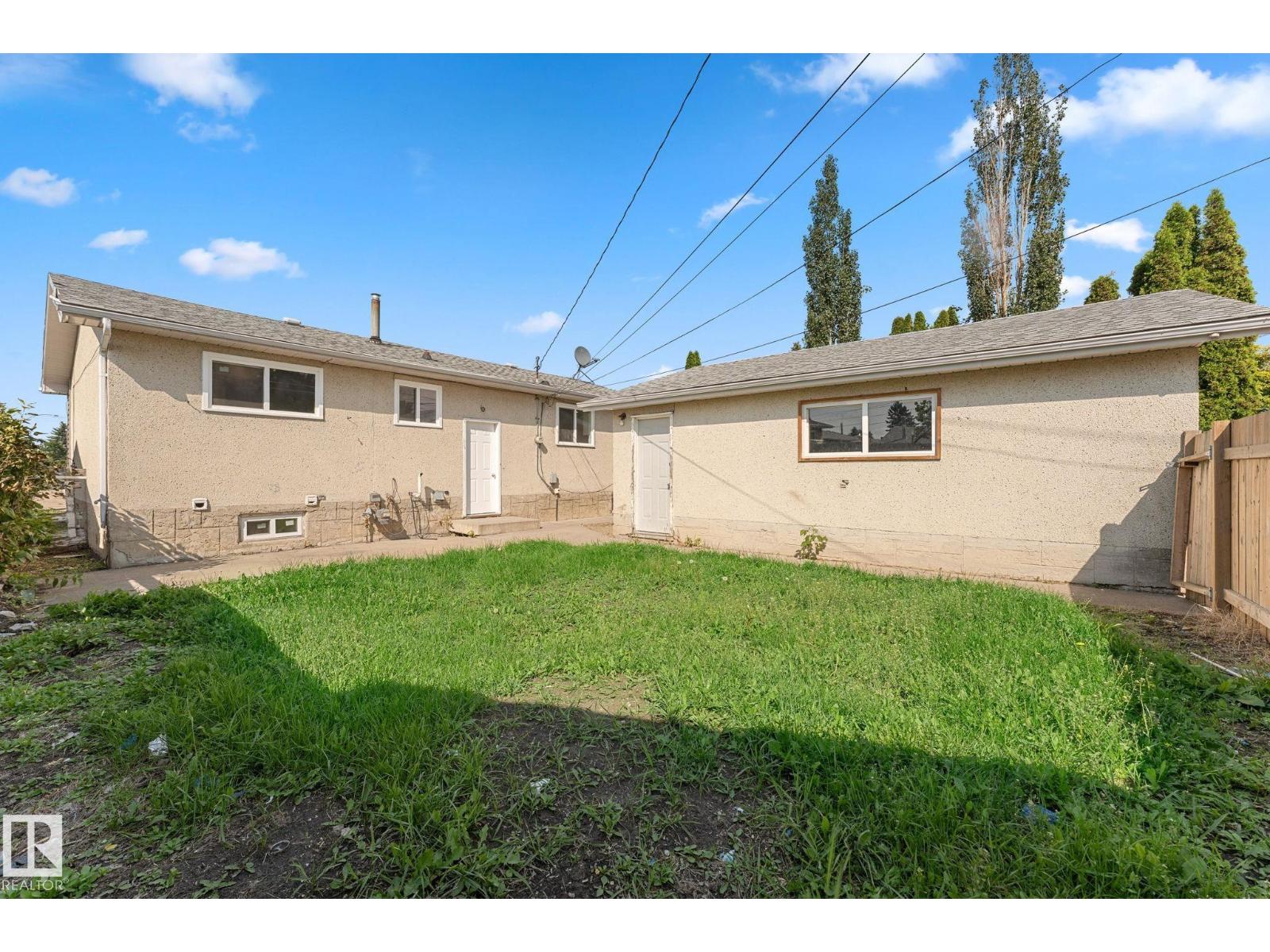 7823 136 Av Nw Property Photo 34