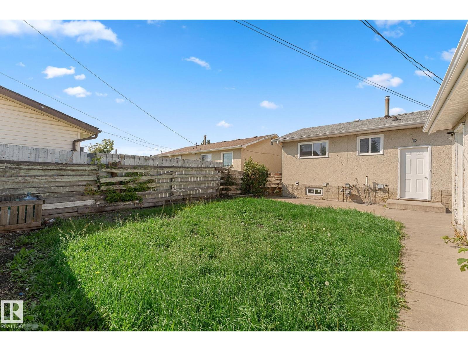 7823 136 Av Nw Property Photo 35