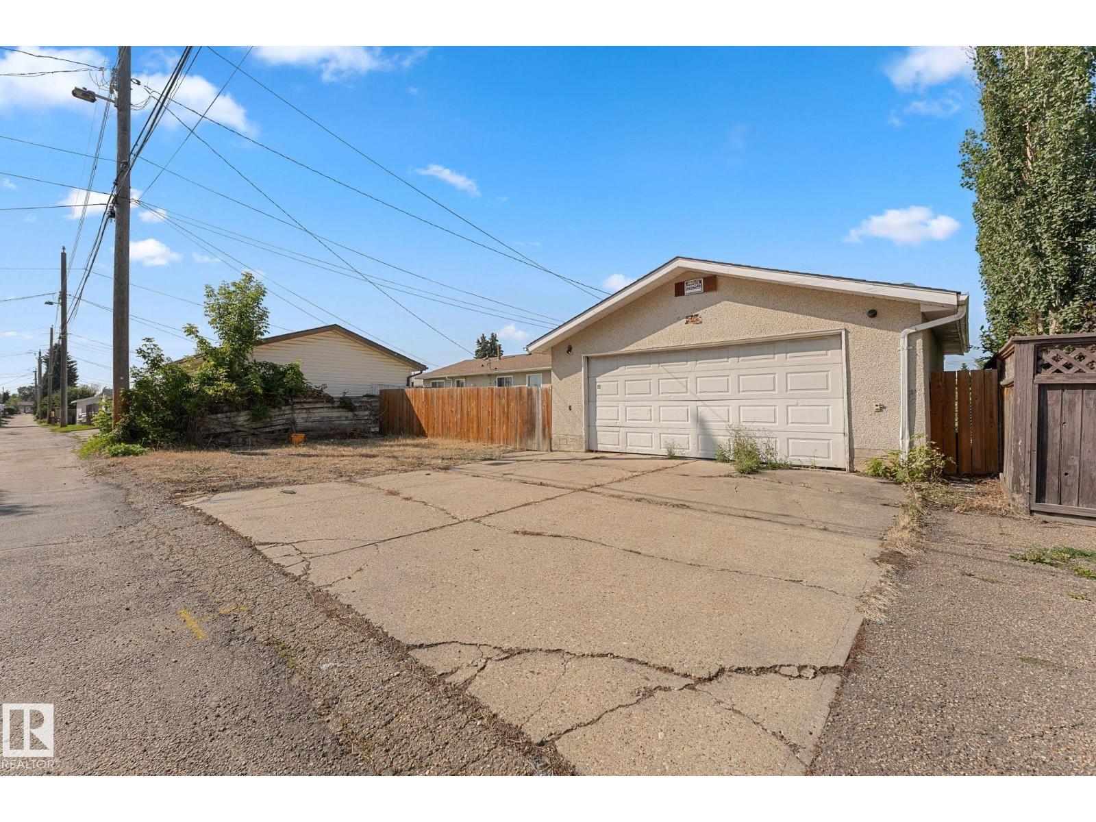 7823 136 Av Nw Property Photo 38