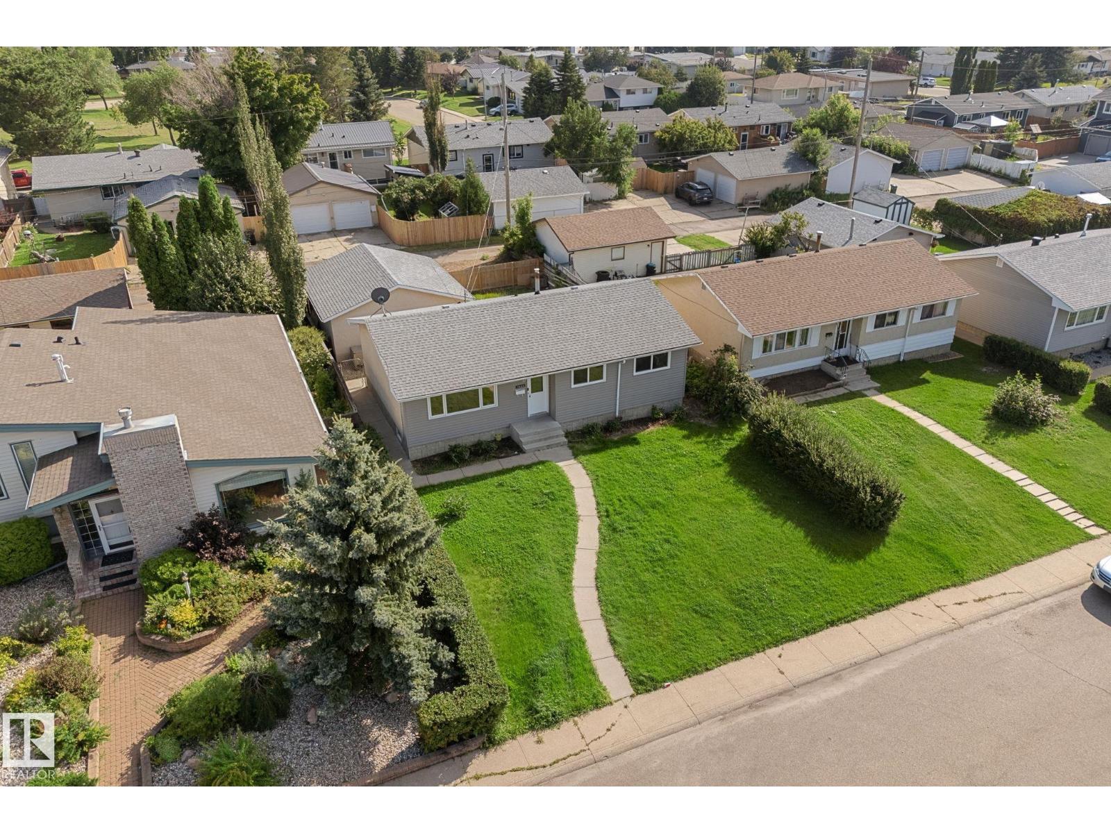 7823 136 Av Nw Property Photo 40