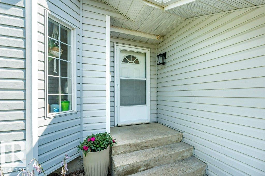 4705 43 St Property Photo 2