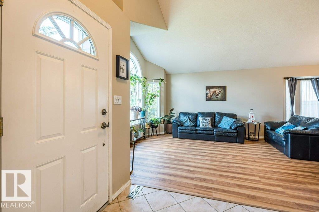 4705 43 St Property Photo 4