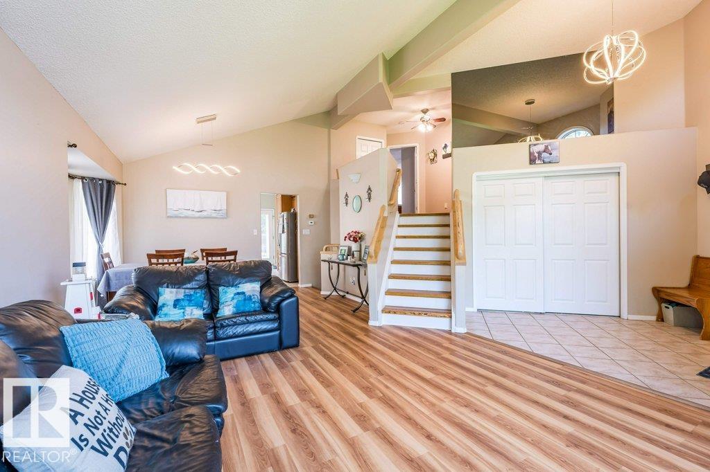 4705 43 St Property Photo 7