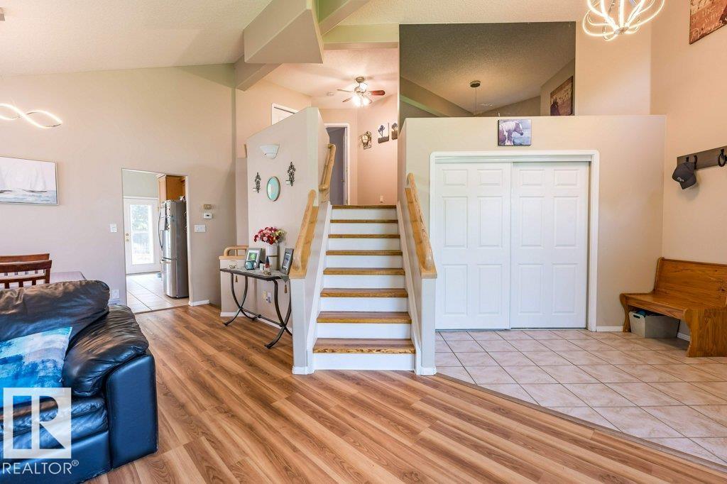 4705 43 St Property Photo 8