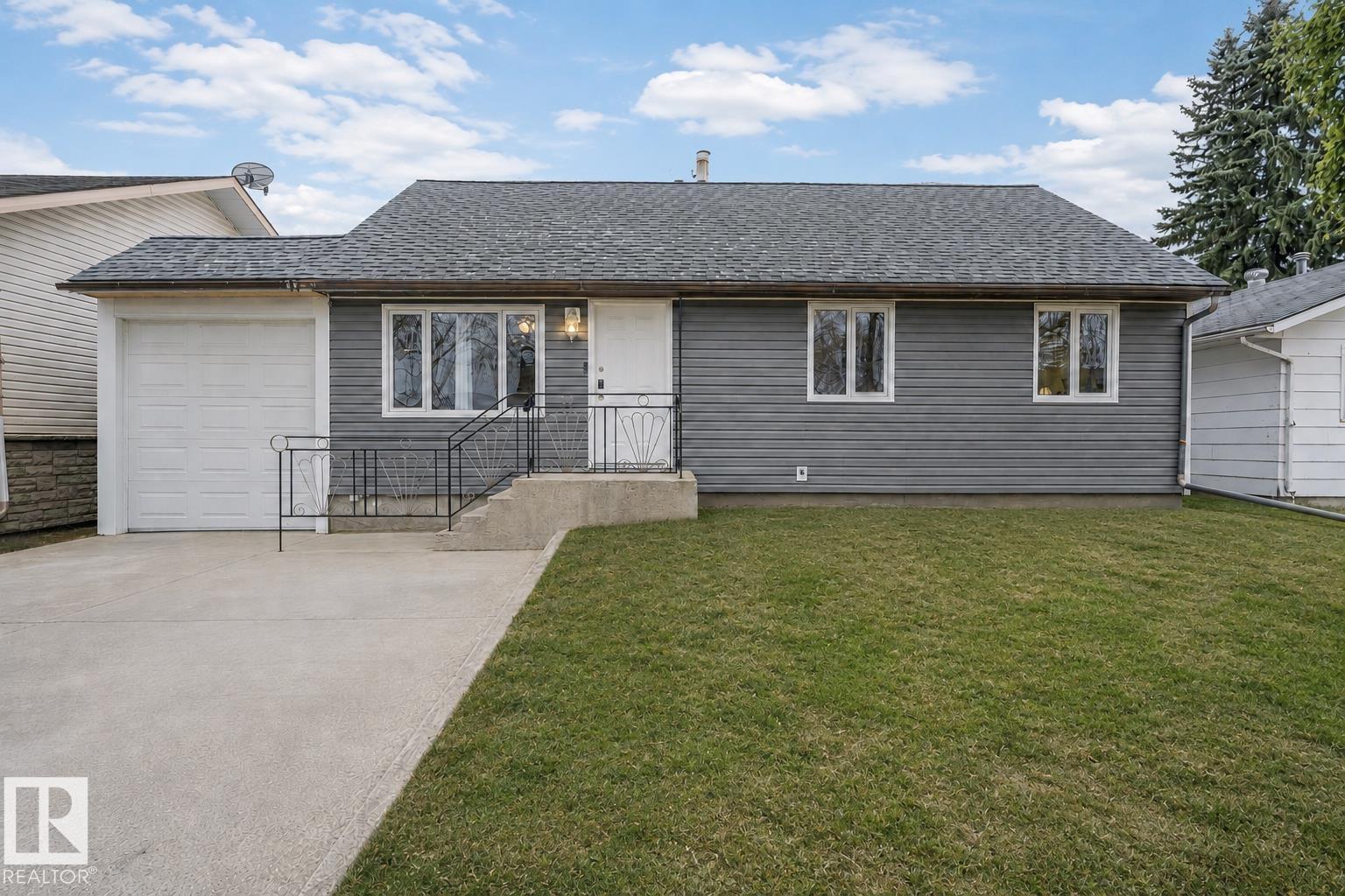 5210 51 AV Property Photo 1