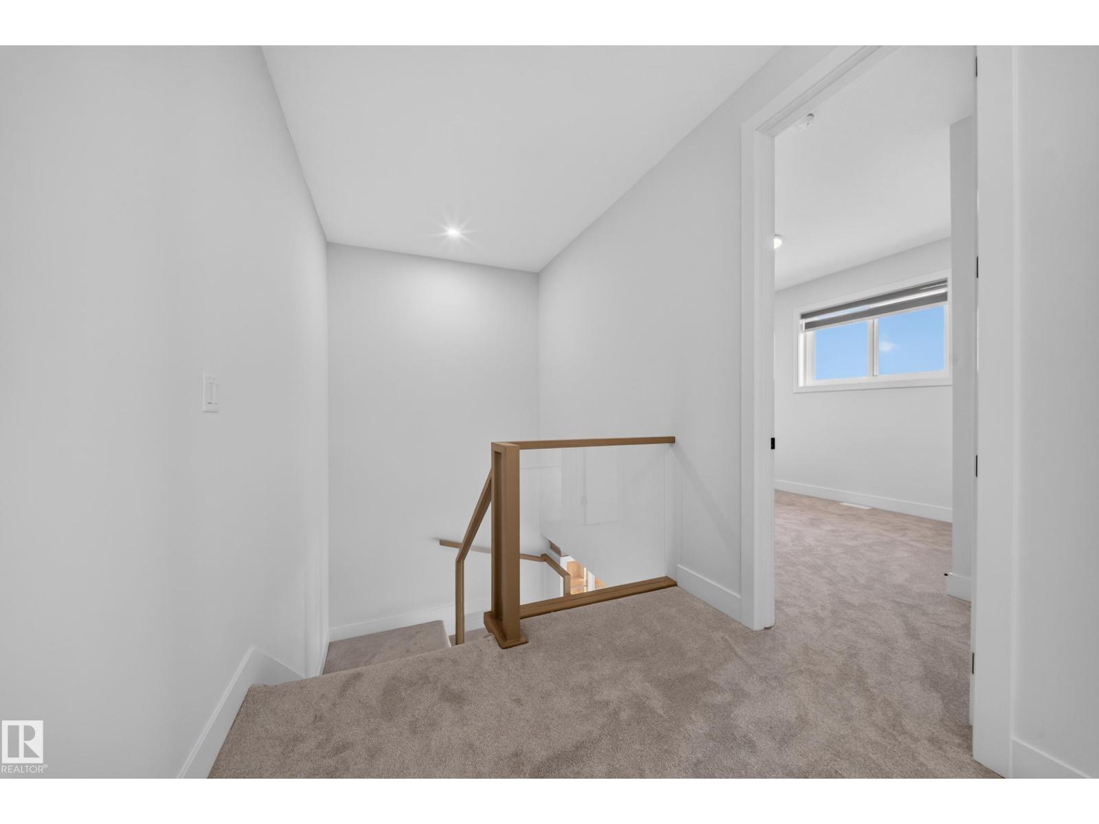 6394 17 St Ne Property Photo 2