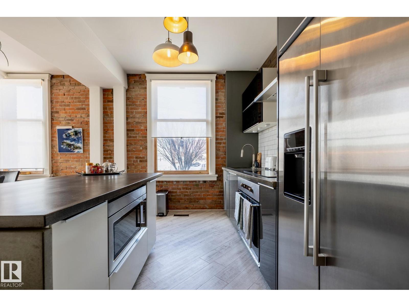 #203 10141 95 ST NW Property Photo 1