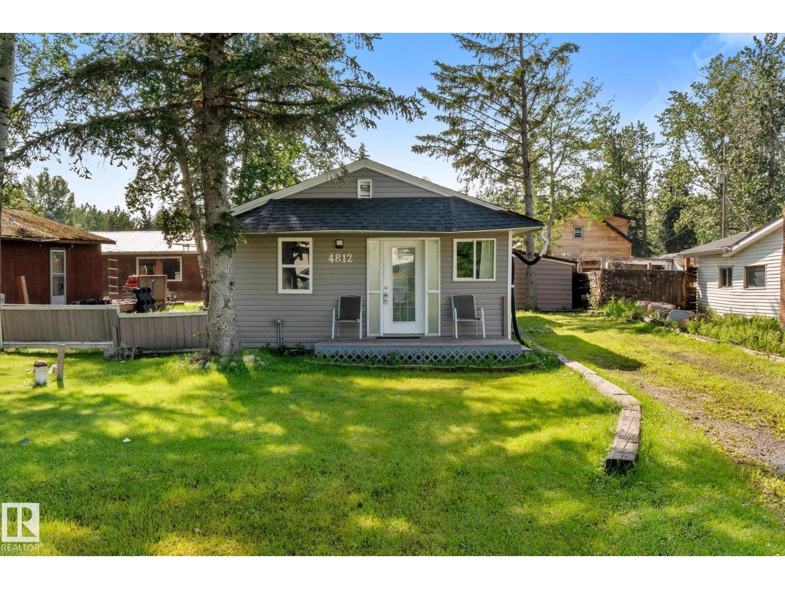 4812 59 ST Property Photo 1