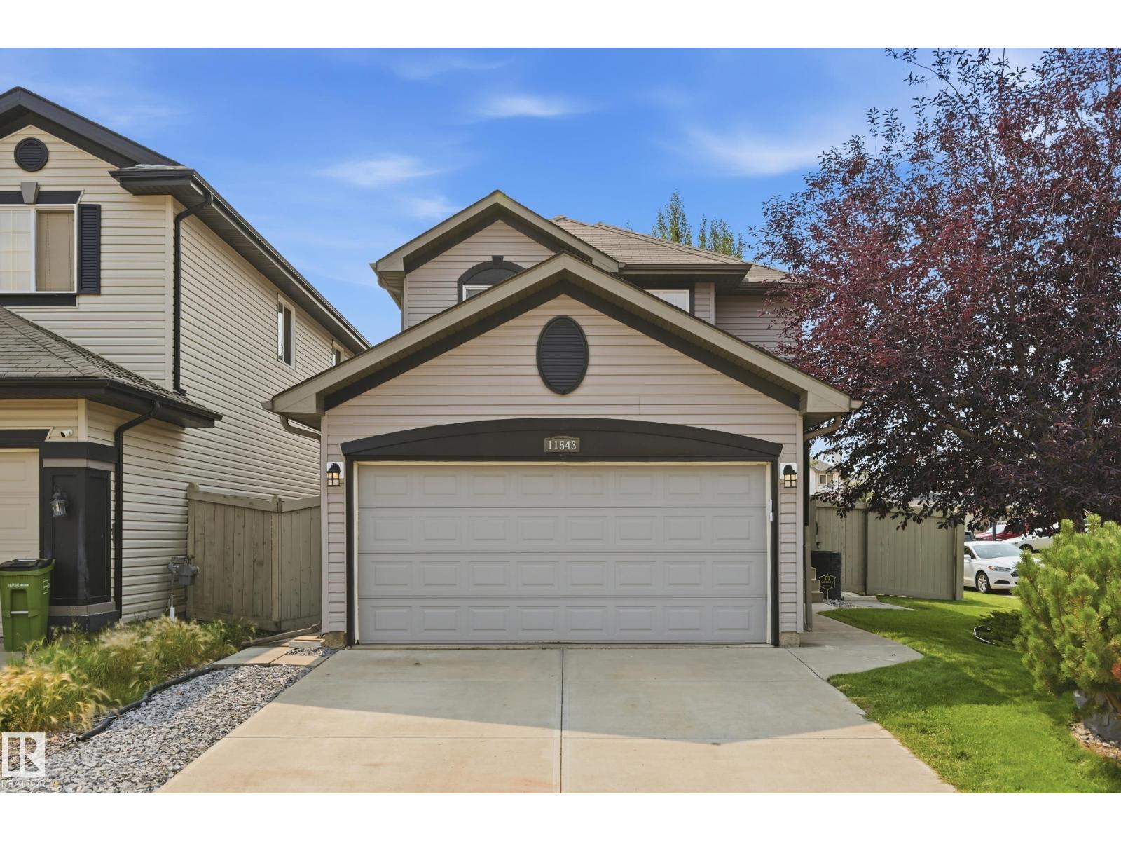 11543 11 AV SW Property Photo 1