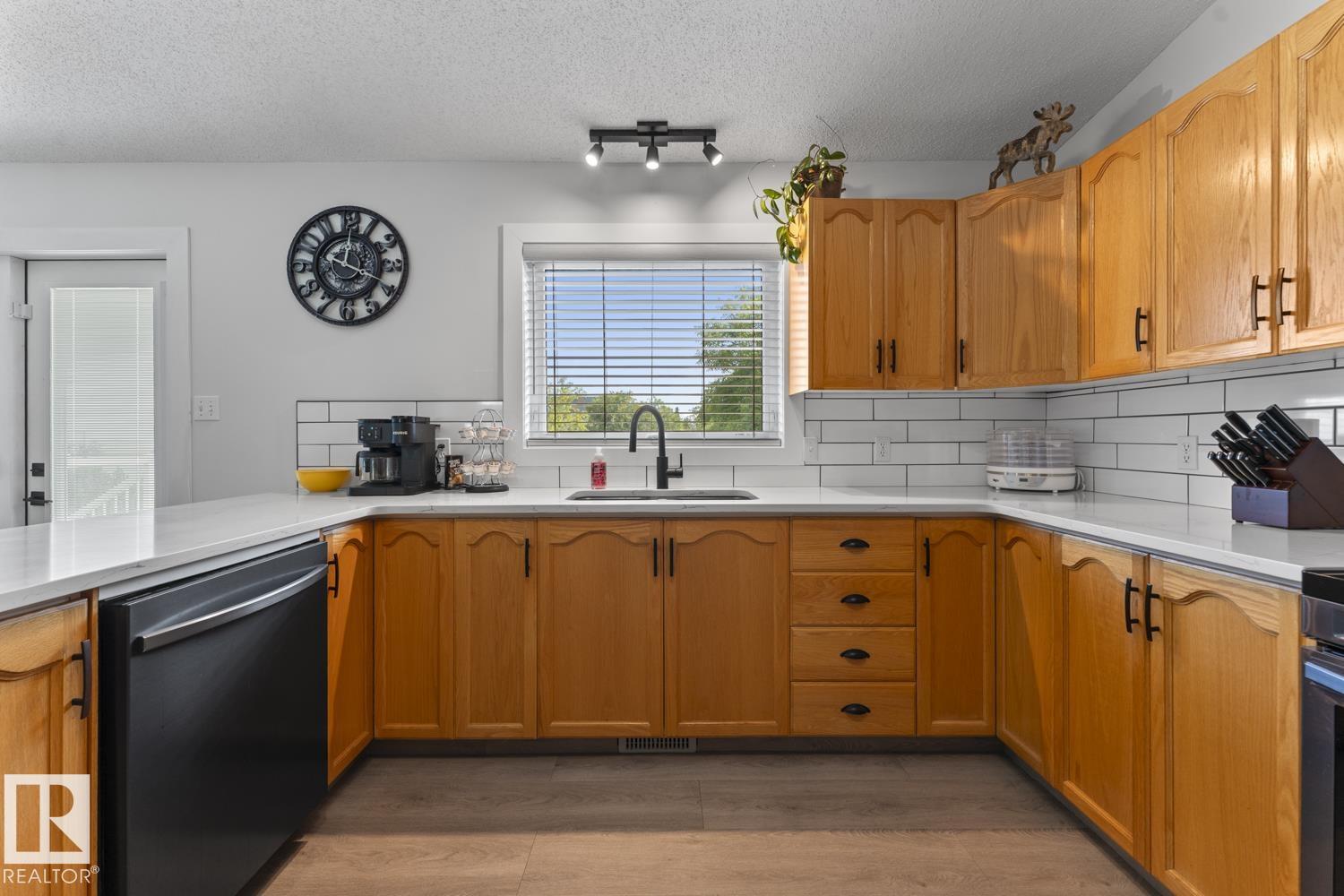 1004 12 St Property Photo 8