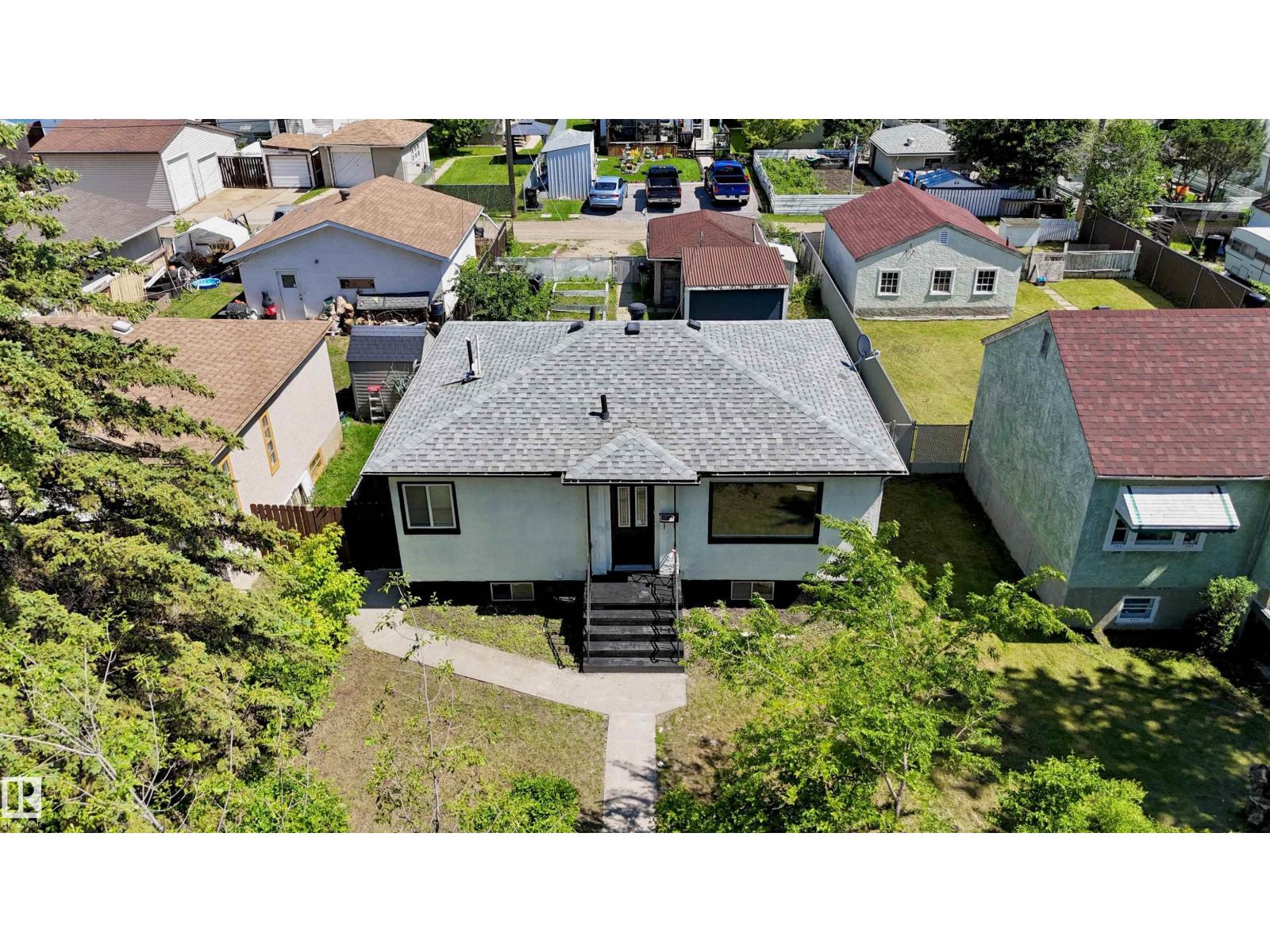 11927 68 ST NW Property Photo 1