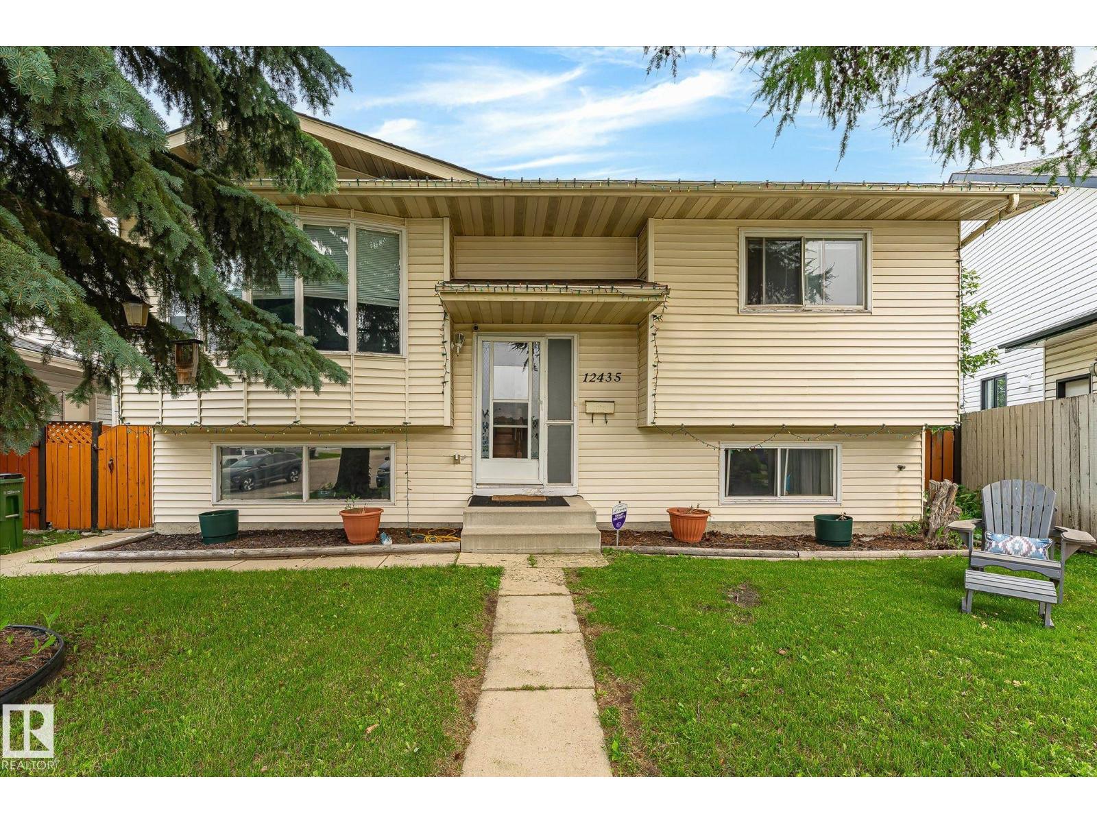 12435 46 St Nw Property Photo 2