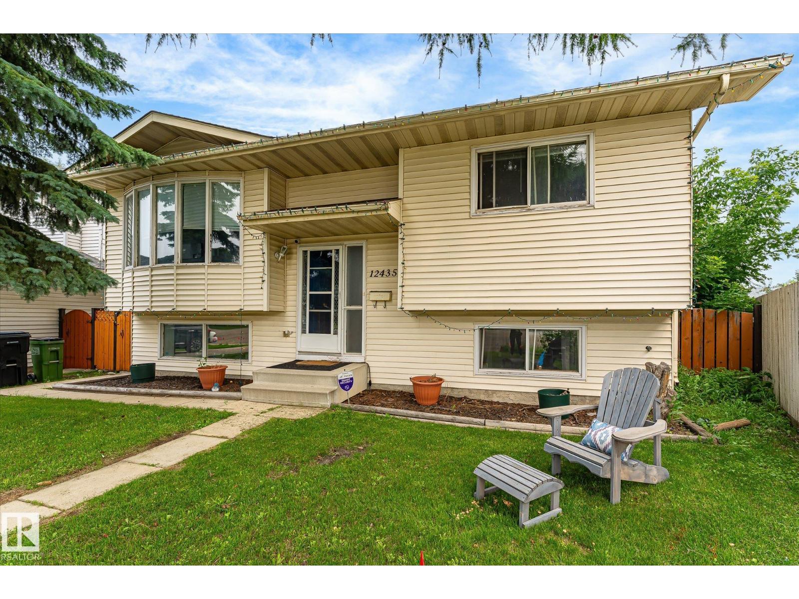 12435 46 St Nw Property Photo 3