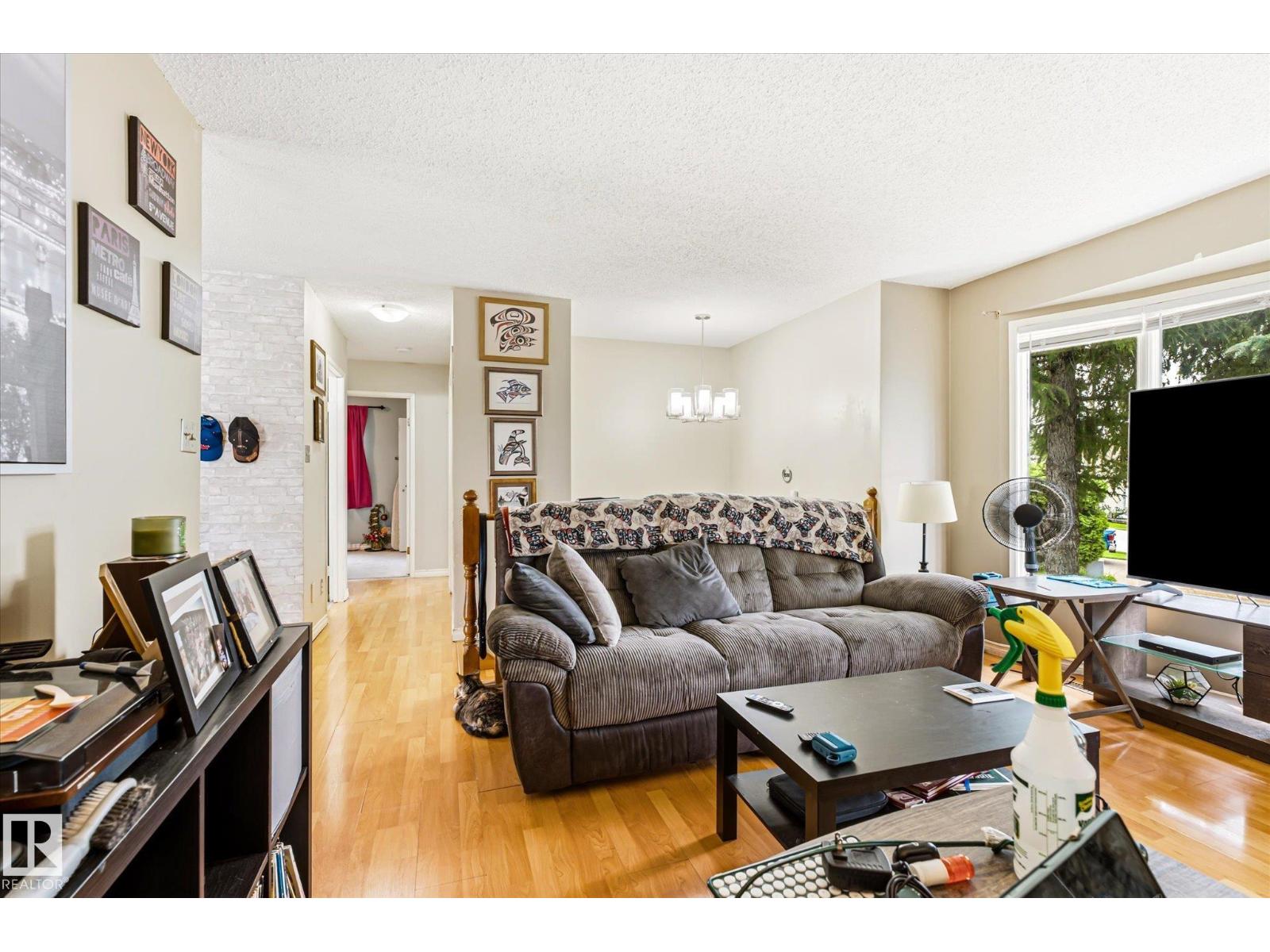12435 46 St Nw Property Photo 4