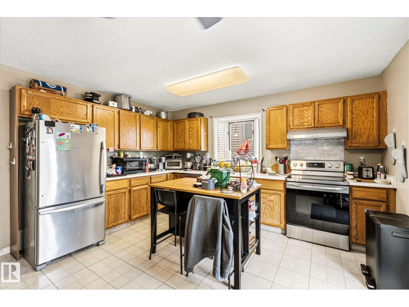 12435 46 St Nw Property Photo 6