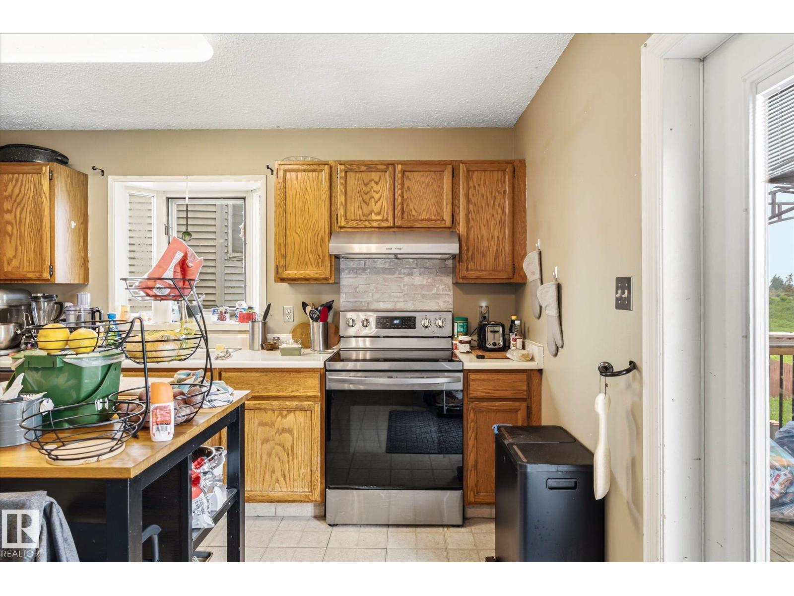12435 46 St Nw Property Photo 7
