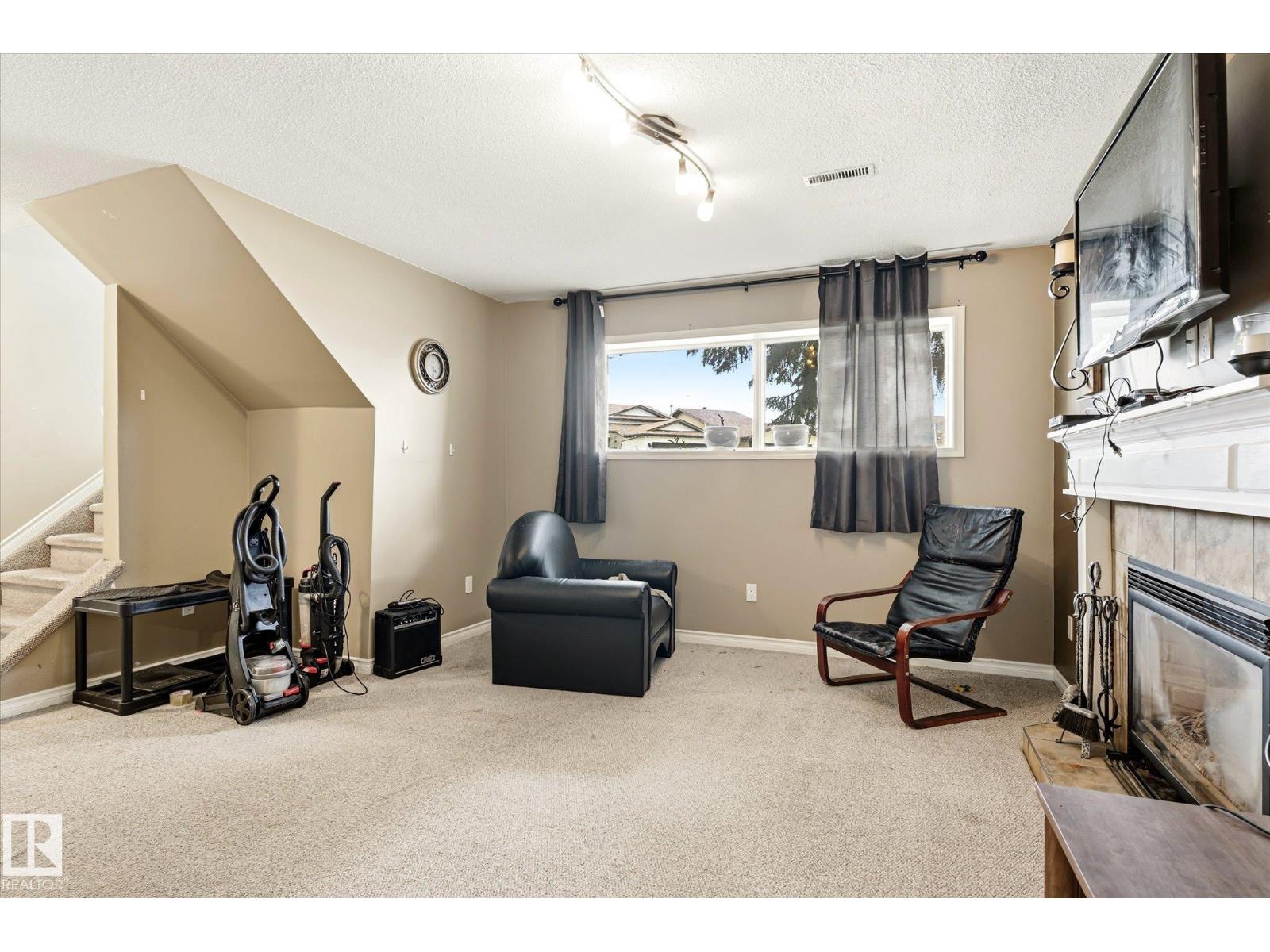 12435 46 St Nw Property Photo 16