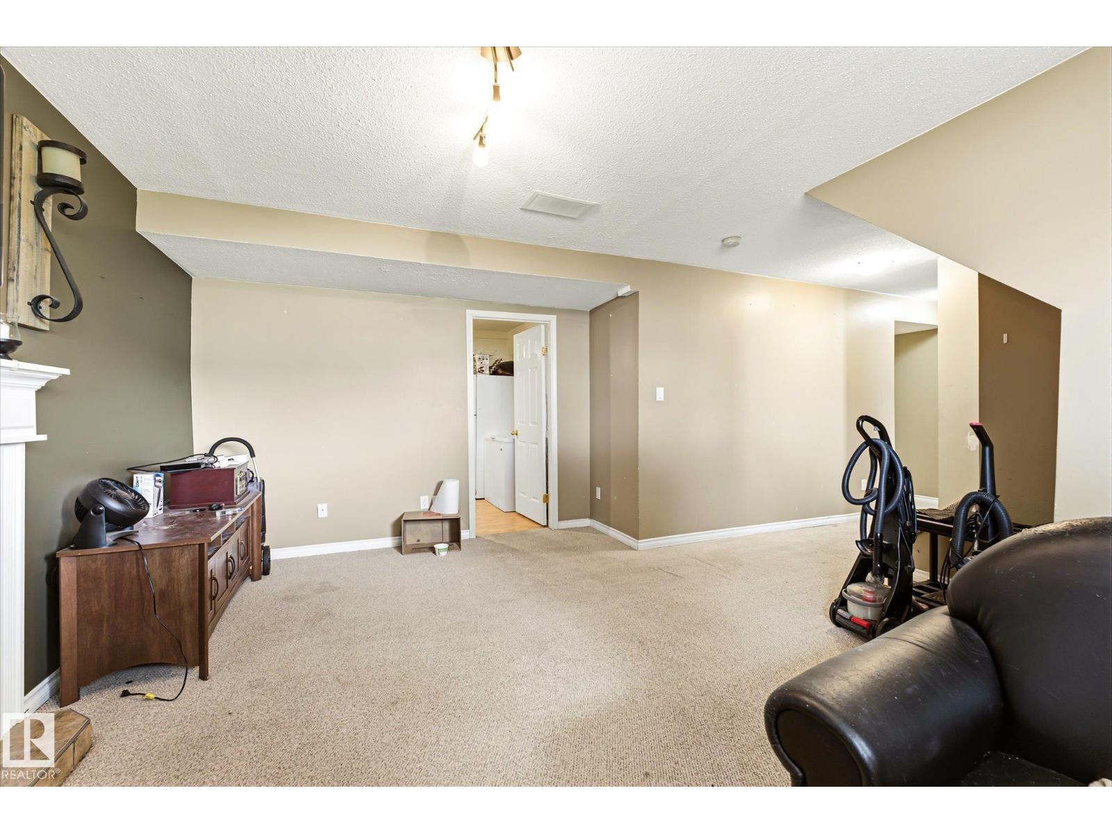 12435 46 St Nw Property Photo 17