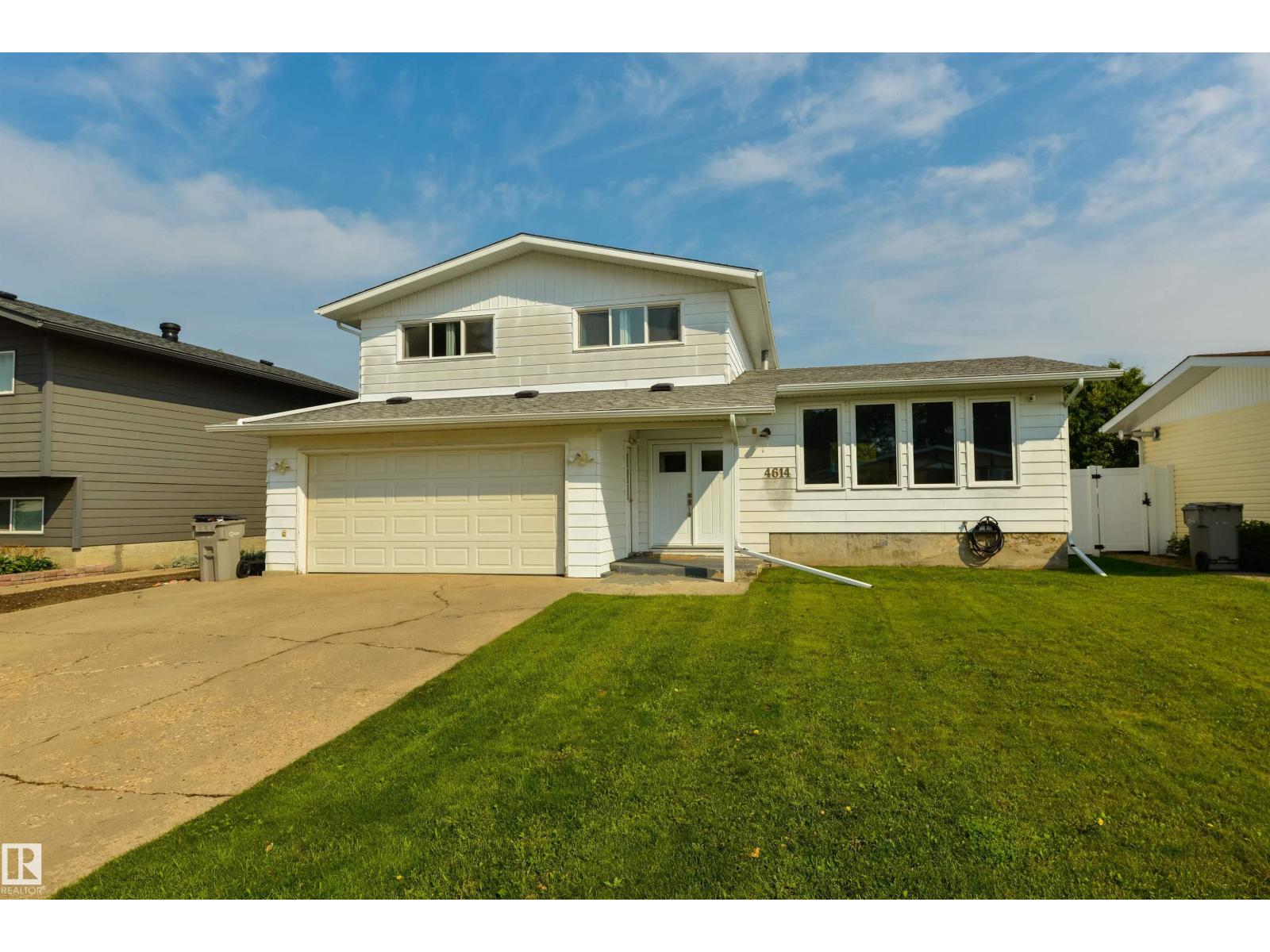 4614 53 Ave Property Photo 1