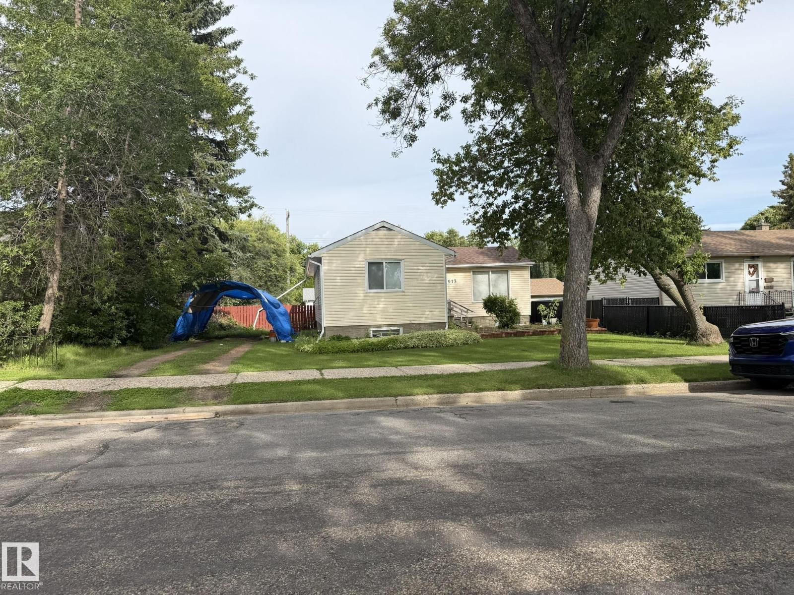 11913 39 ST NW Property Photo 1