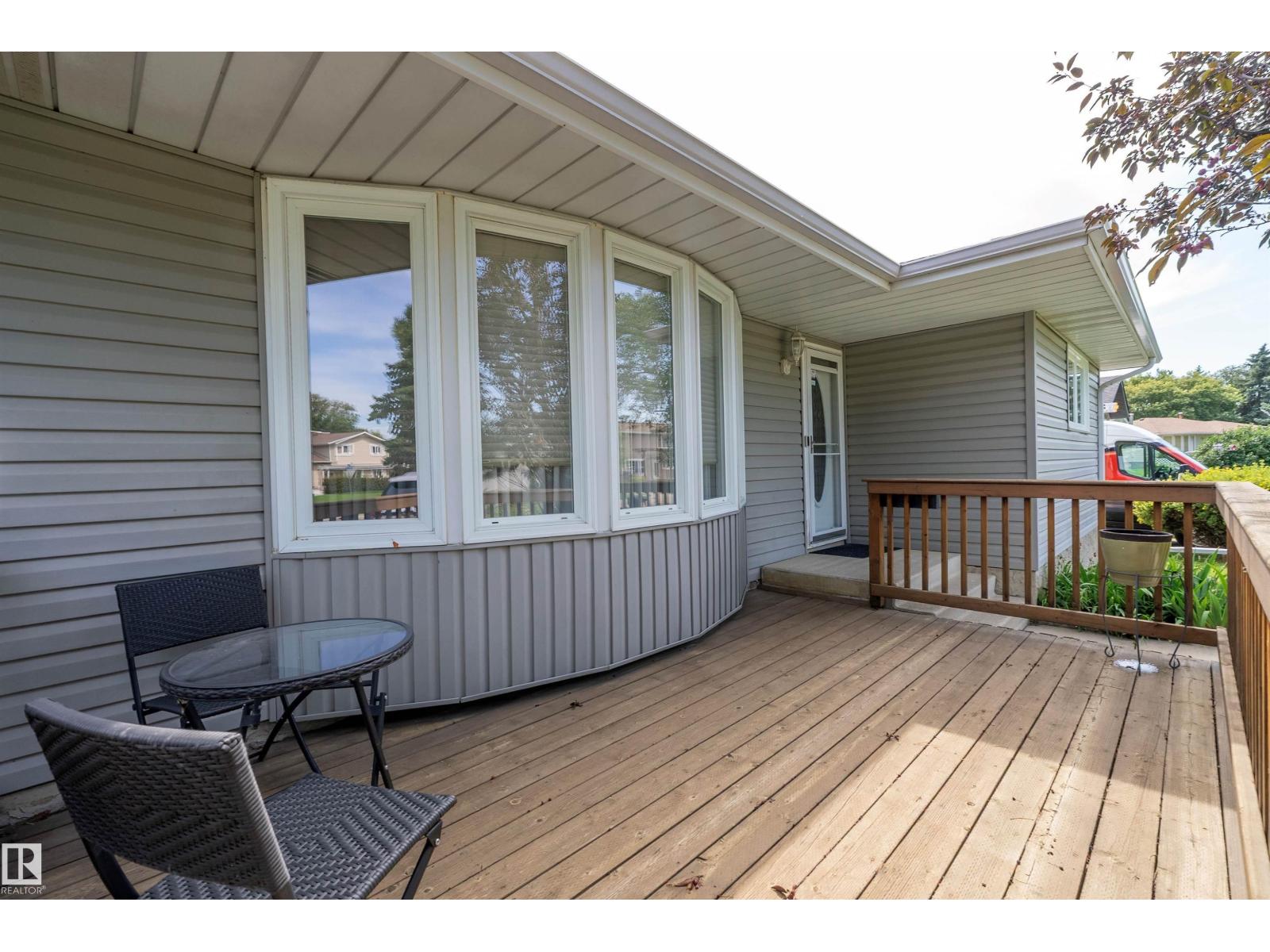 5507 51 St Property Photo 3