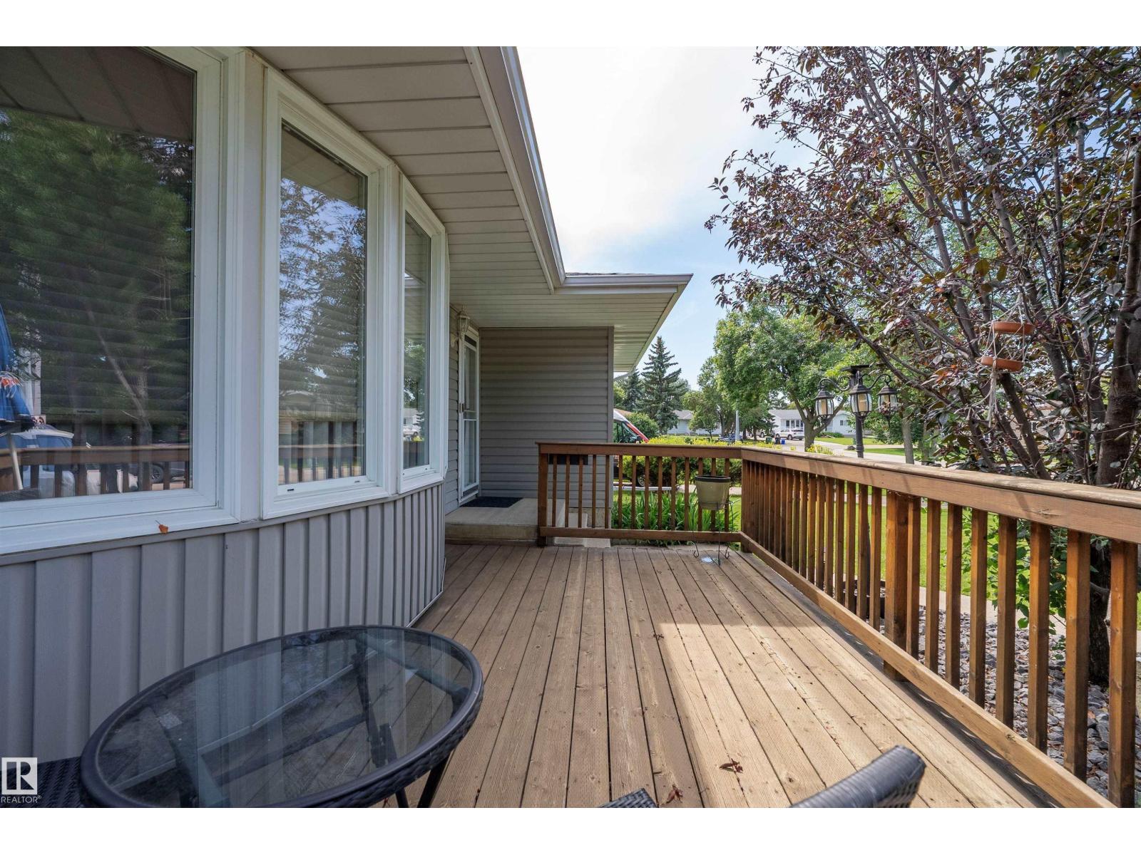 5507 51 St Property Photo 4